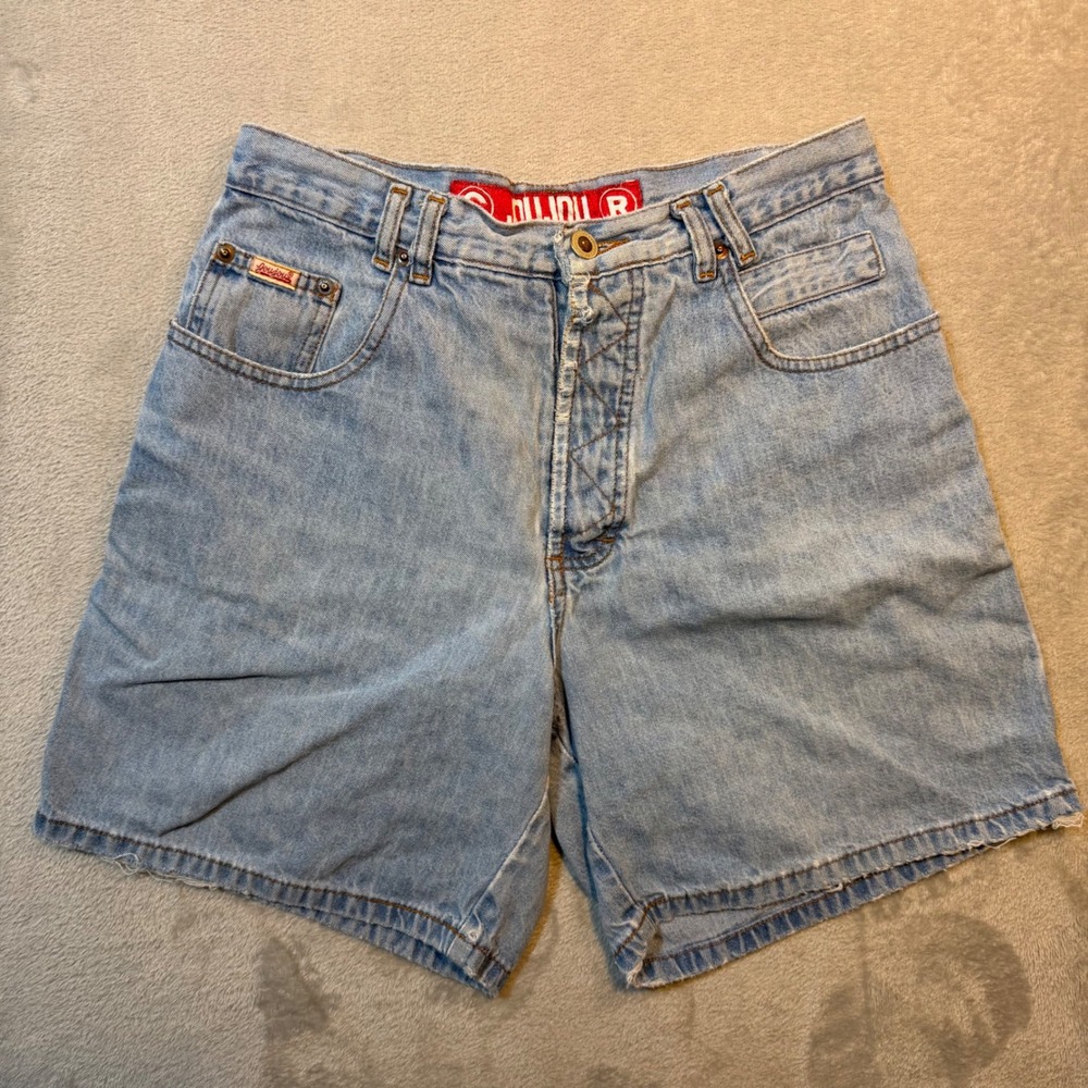 Thrashed vintage 90s High Waisted Light Wash Denim Mom Shorts 7/8‎ 100% Cotton